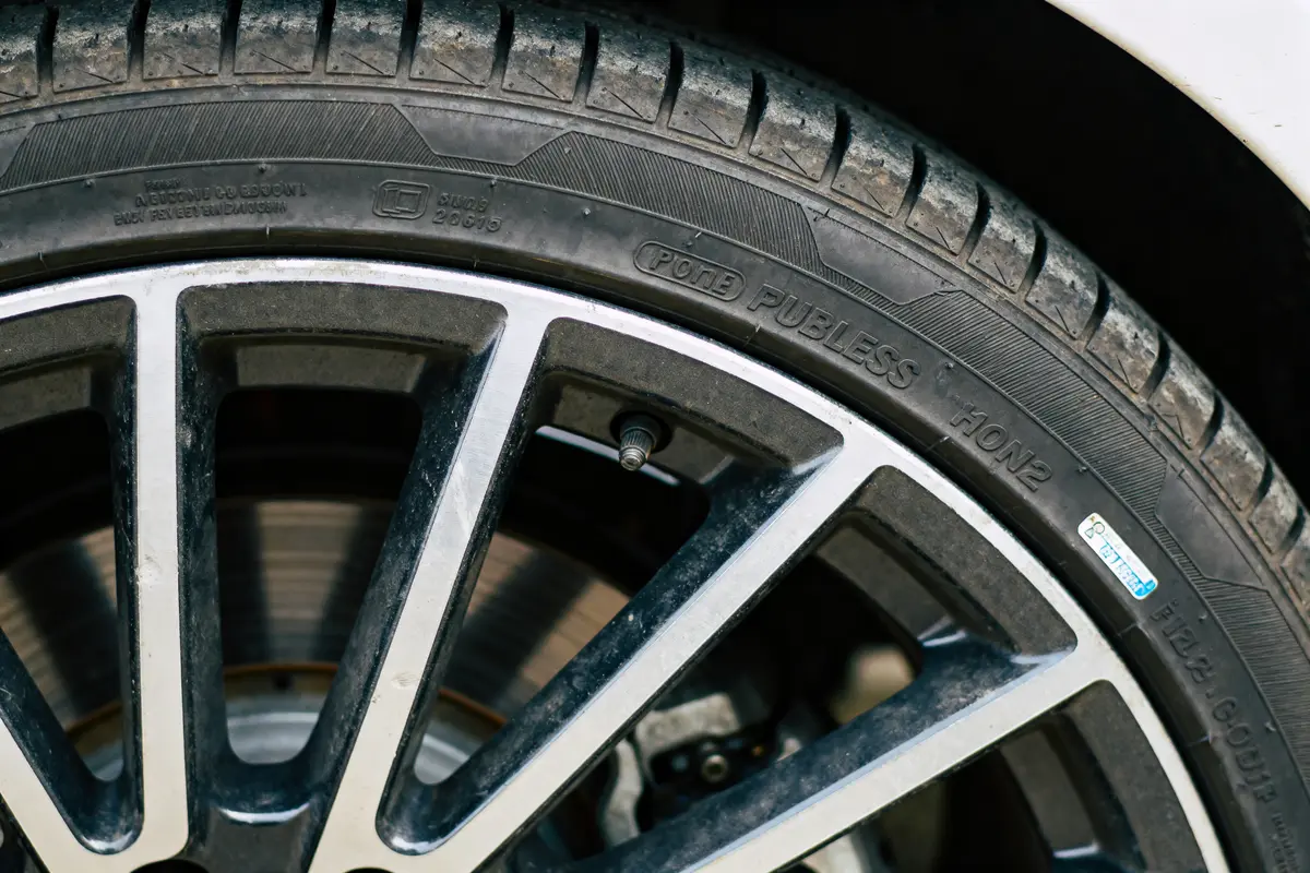 Pneu tubeless : Avantages, inconvénients et équipement ?