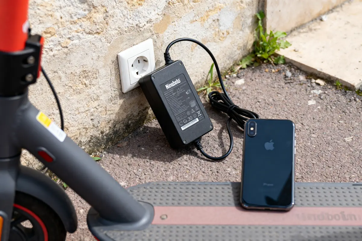 Chargeur pour trottinette Ninebot : guide d’achat et usage facile ⚡