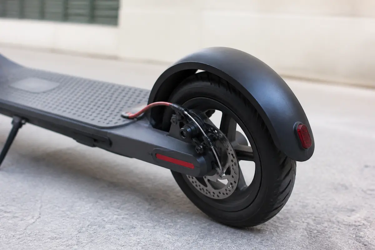 Garde-boue pour trottinette électrique : Protection et confort !