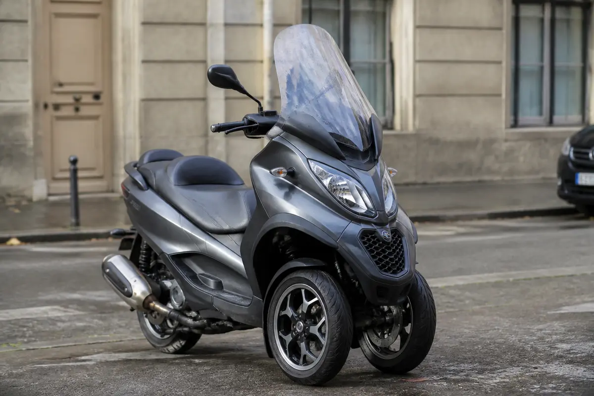 Scooter à 2 roues arrière : Pourquoi le choisir pour débuter ?